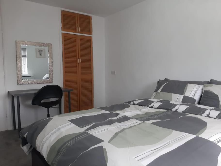 Entire Rental, Easy Reach To Etihad Stadium Mánchester Exterior foto