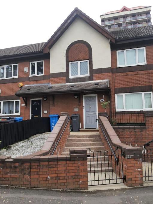 Entire Rental, Easy Reach To Etihad Stadium Mánchester Exterior foto